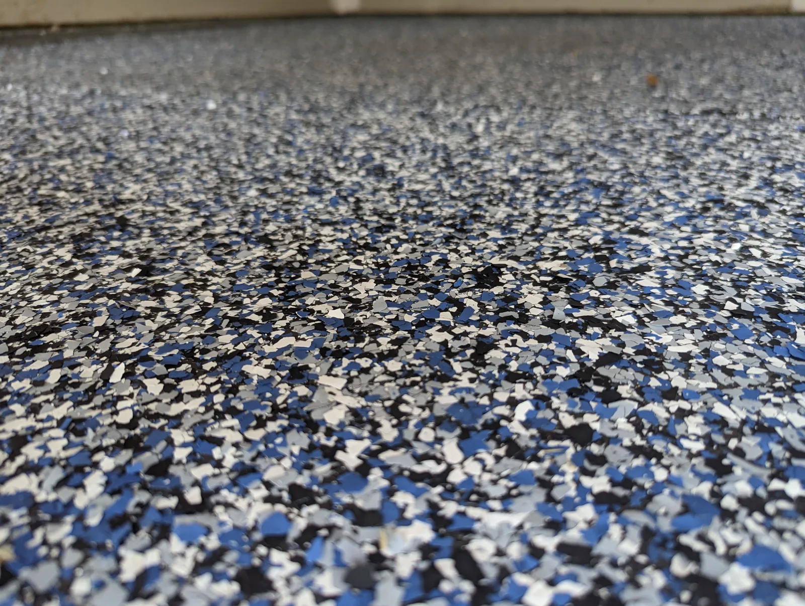 Close view of a blue and gray flake epoxy floor surface